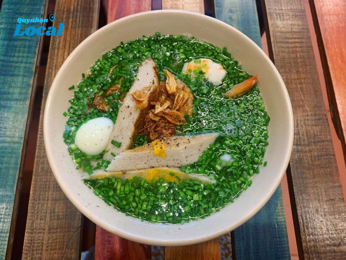 Tô bánh canh chả cá Quy Nhơn tại Cá dầm Vân
