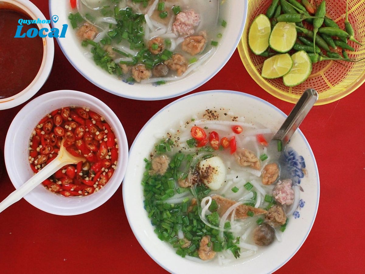 Bánh canh chả cá Quy nhơn đa dạng Topping