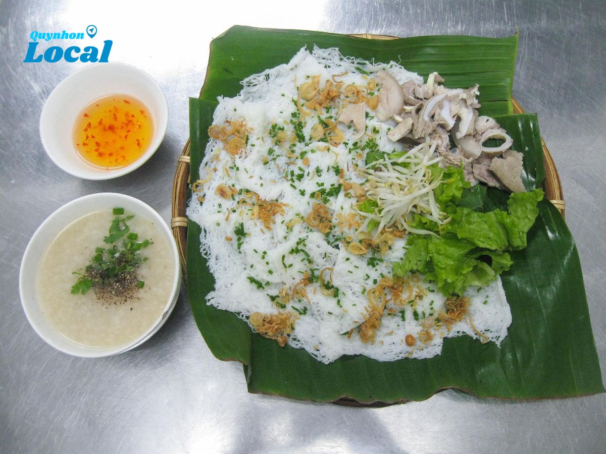 Lòng heo để chung với bánh hỏi hấp dẫn