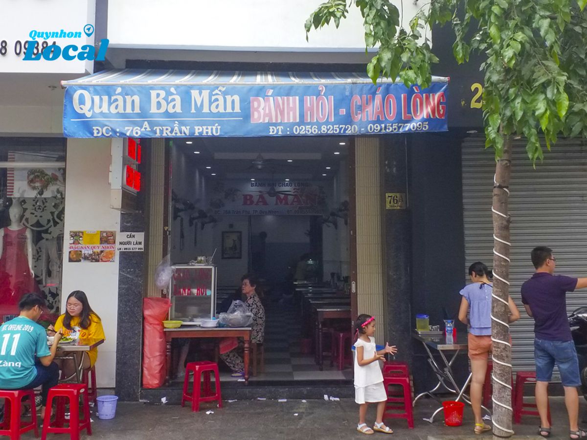 Không gian thân quen của người dân địa phương