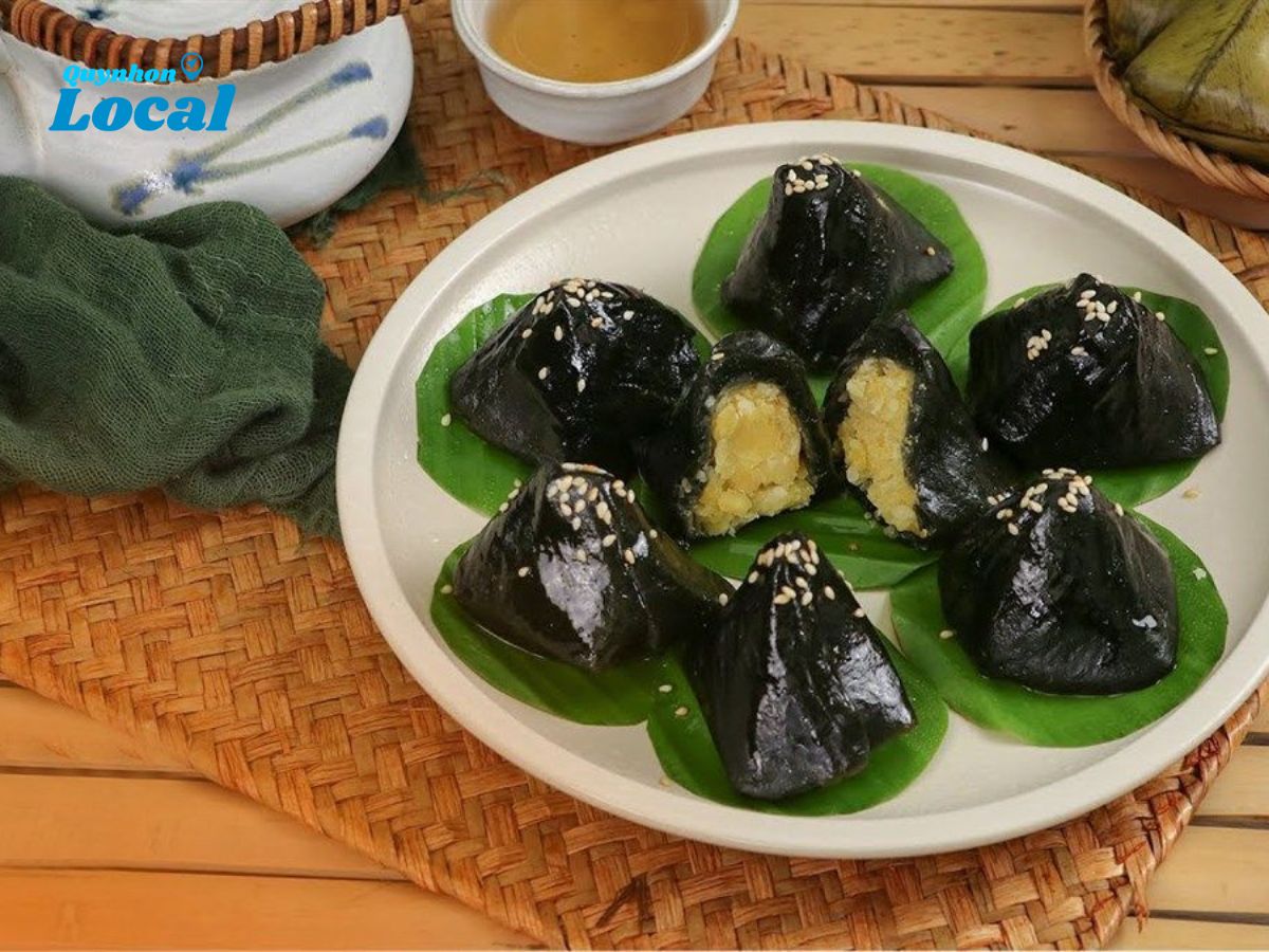 Nhân bên trong của bánh ít lá gai Quy Nhơn