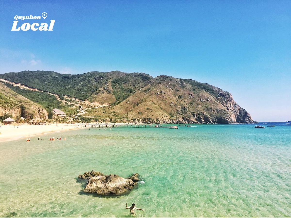 Tuy nhiên, cần lưu ý rằng vào buổi trưa, nắng có thể gay gắt, bạn nên chuẩn bị kem chống nắng, nón rộng vành để bảo vệ sức khỏe của mình