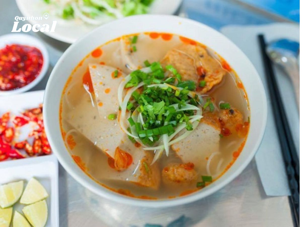 Đã đến Quy Nhơn nhất định phải ăn bún chả cá