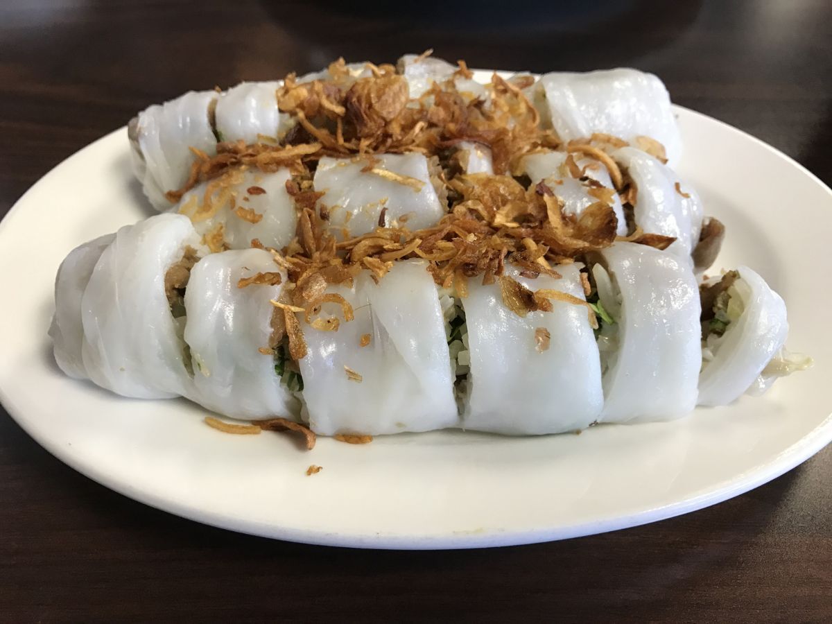 Bánh cuốn, món ăn giản dị nhưng thu hút nhiều thực khách khi đặt chân đến thành phố Quy Nhơn