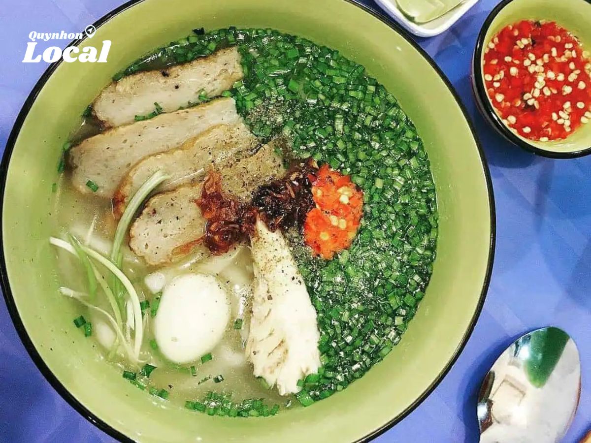 Bánh canh Quy Nhơn 55 Nguyễn Du ngon rẻ cực nổi tiếng