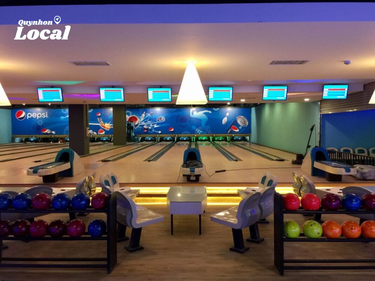 Tận hưởng khoảnh khắc thư giãn cùng người thân tại khu bowling