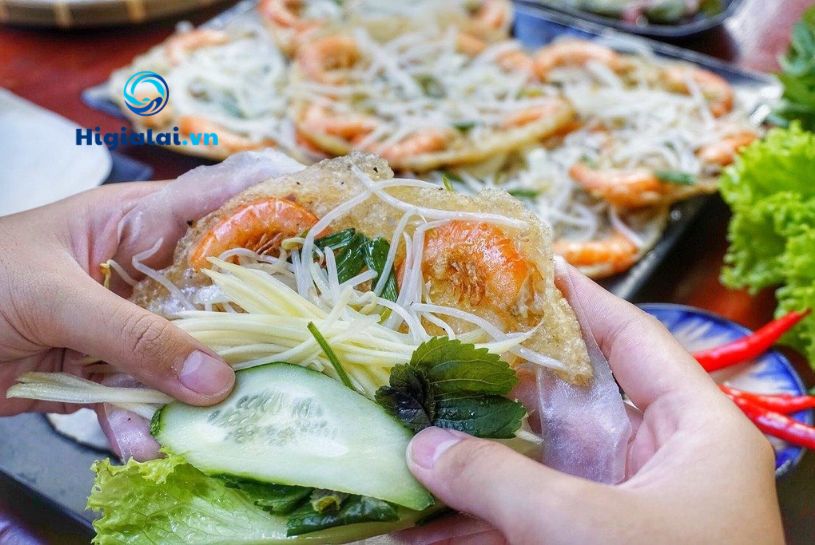 Bánh xèo tôm nhảy Quy Nhơn