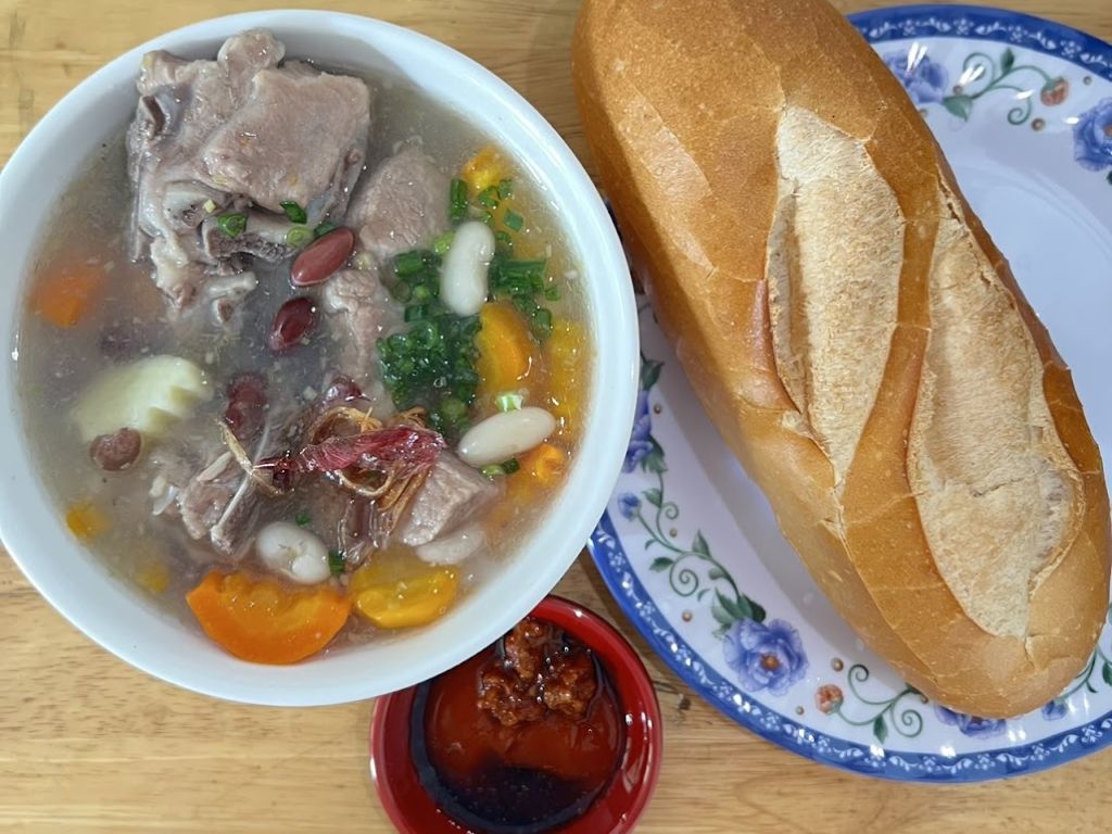 Bánh Mì Lagu Cô Bình