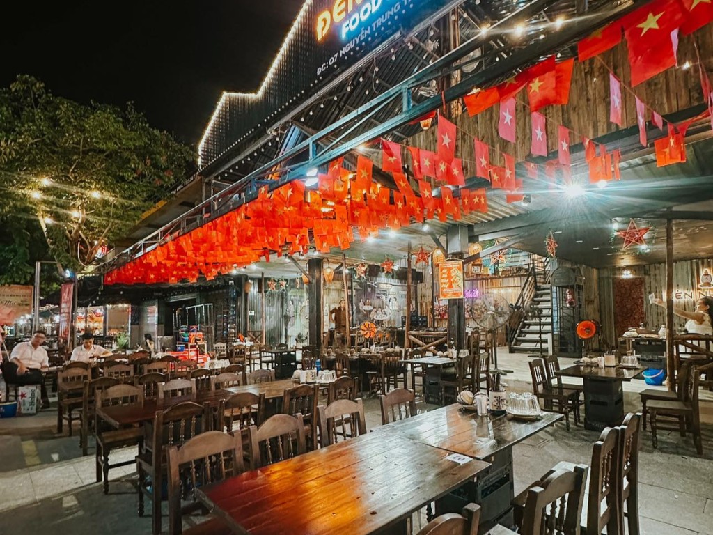 Đèn Nhà Út Food & Beer Quy Nhơn