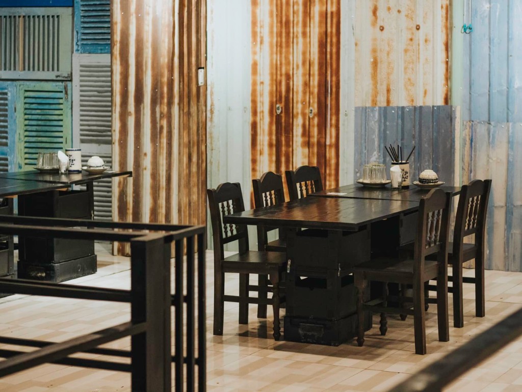 Đèn Nhà Út Food & Beer Quy Nhơn