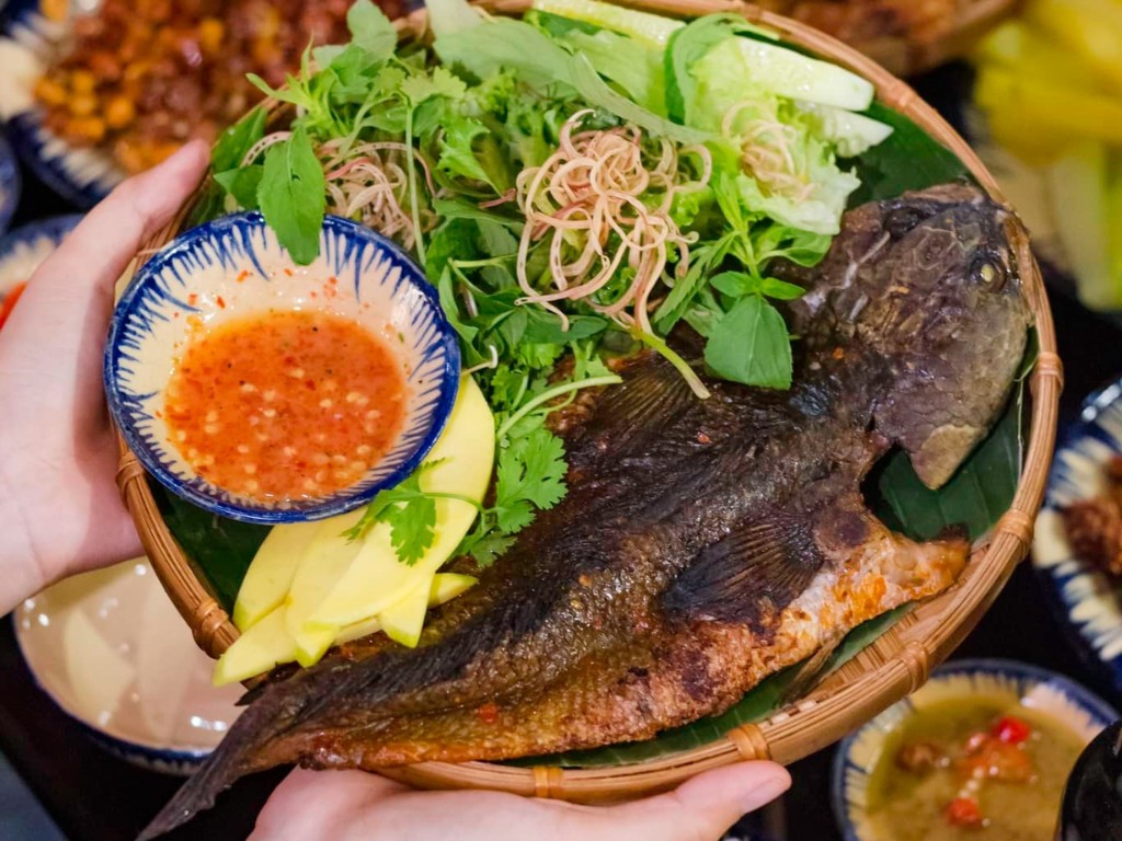 Đèn Nhà Út Food & Beer Quy Nhơn