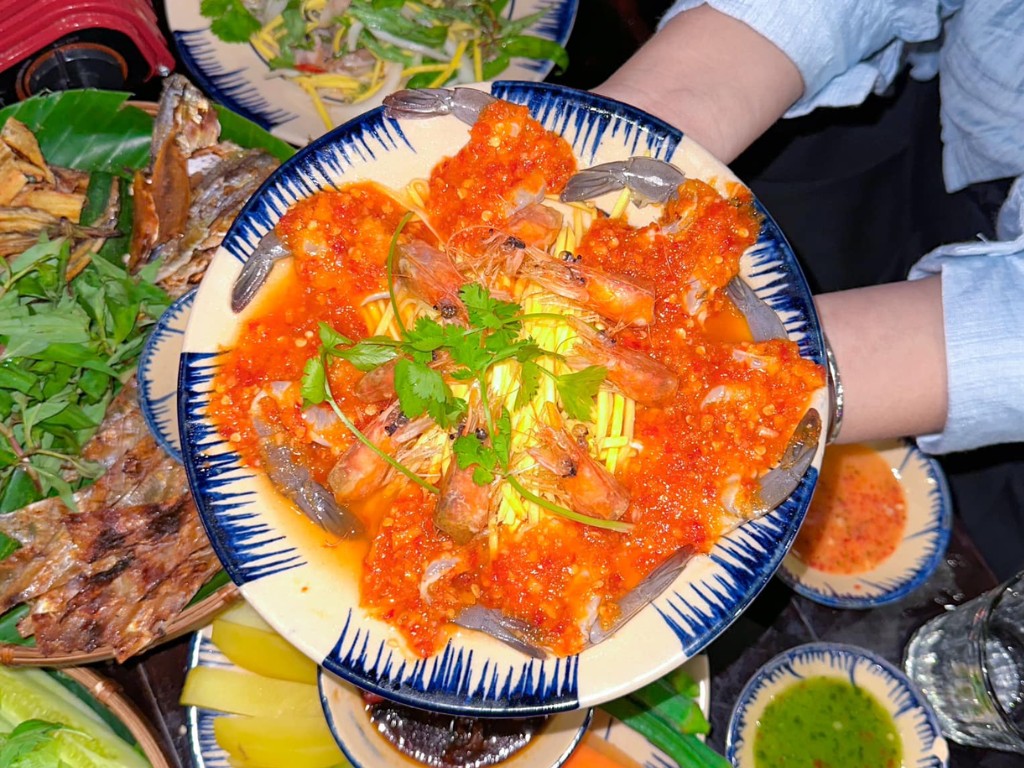 Đèn Nhà Út Food & Beer Quy Nhơn