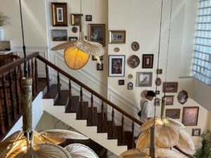 Tiệm cà phê tháng tám