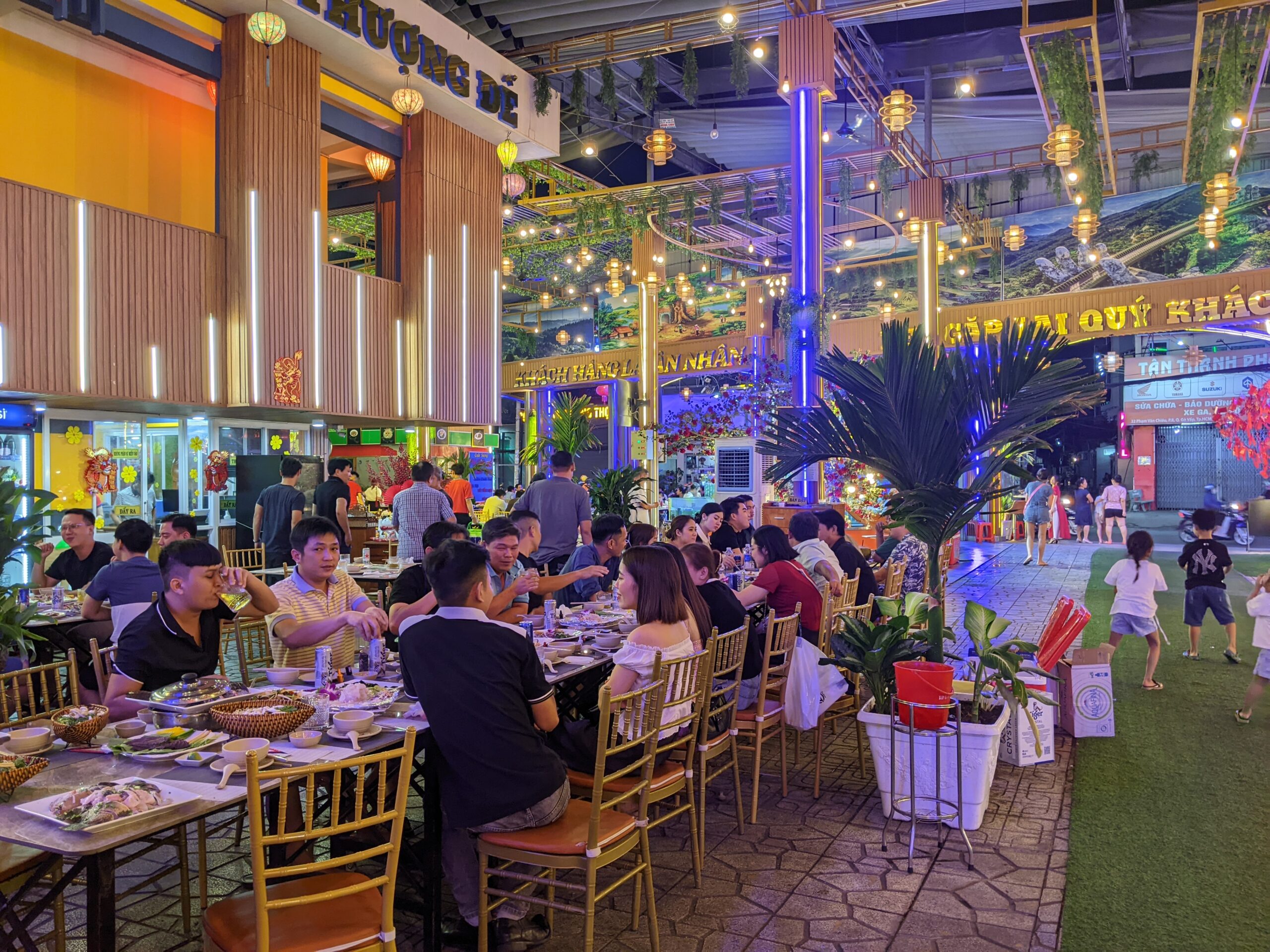 Nhà Hàng Hoa Hoa 3
