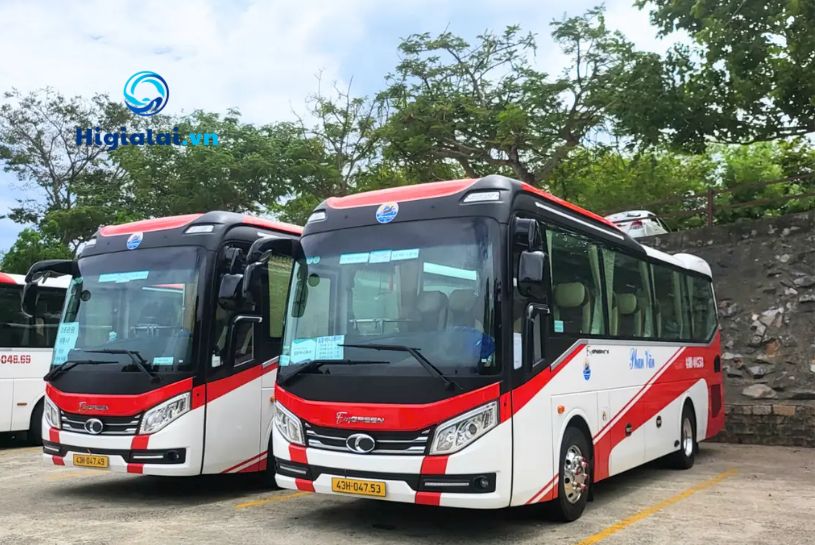 Đi ô tô cá nhân hoặc taxi cho nhóm gia đình